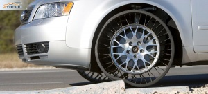 Мишлен разрабатывает непневматические колеса X Tweel для оснащения легковых автомобилей
